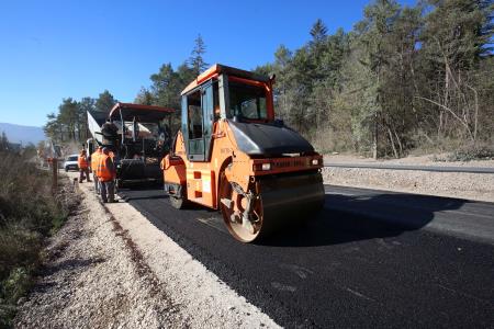 ASFALTIRANJE CESTE GRAHOVO BLOČICE 08 FOTO LJUBO VUKELIČ